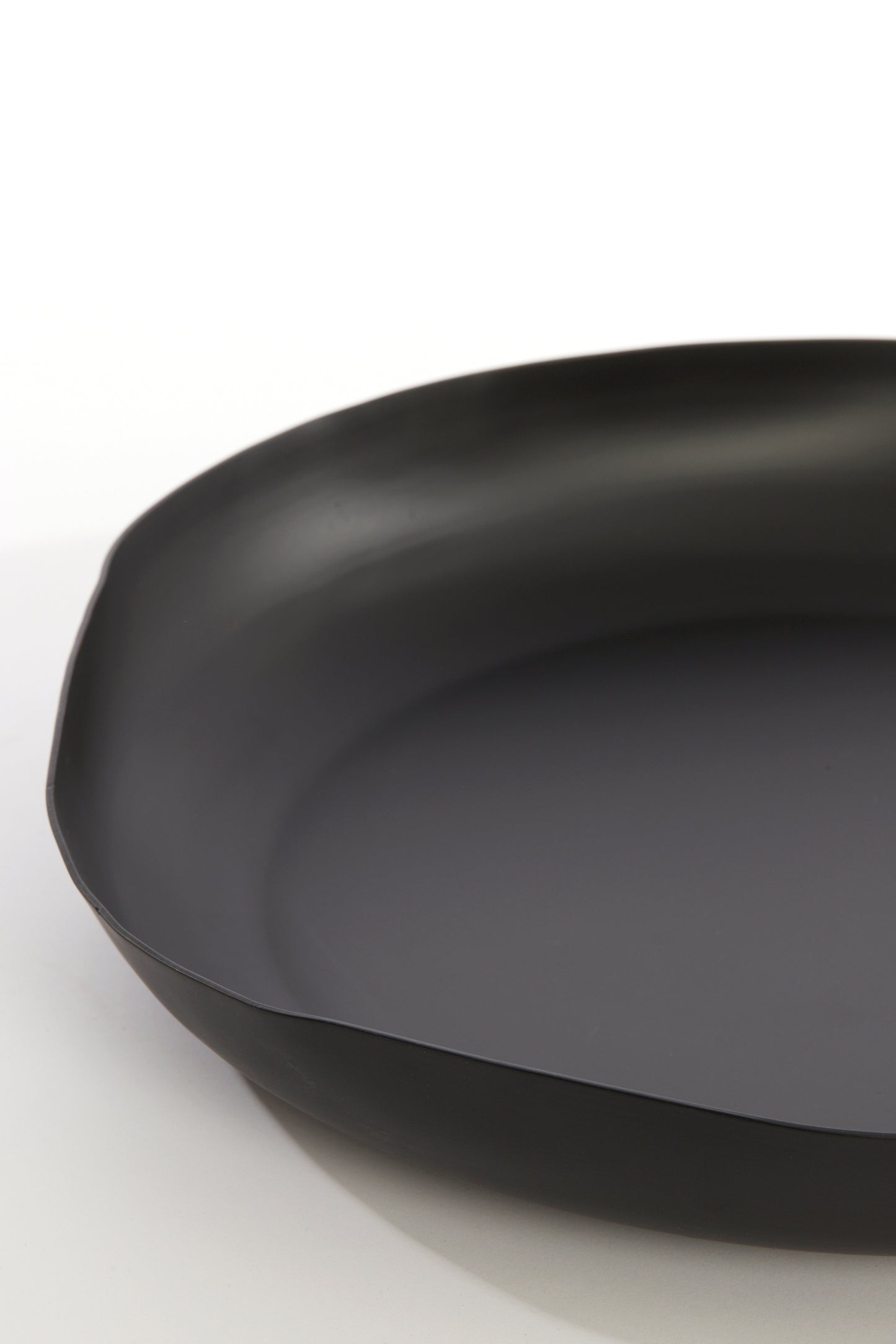 Anzi Matt Black Wave Dish 44cm